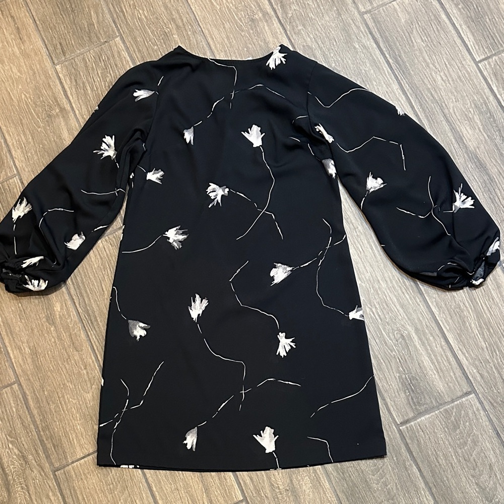 A New Day Black & White Floral Dress, with Long Balloon. Not Lined. XS